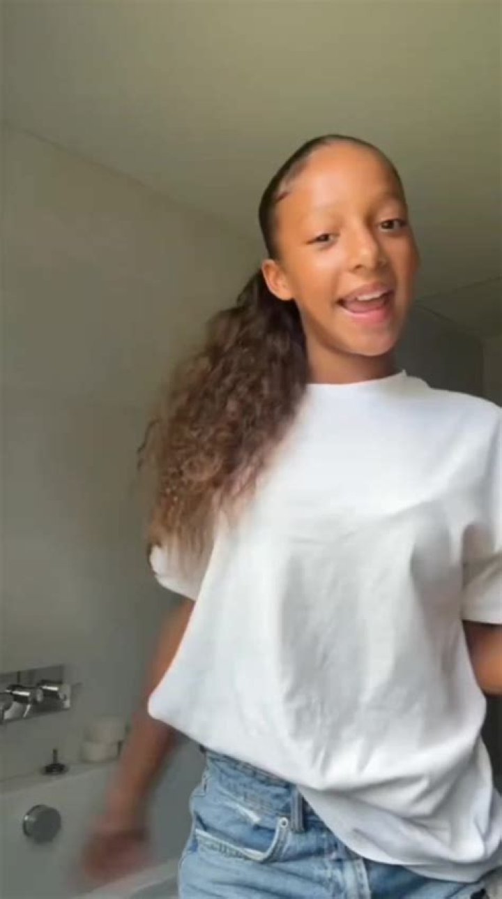 Halle-Rose Grimwade Net Worth 2024