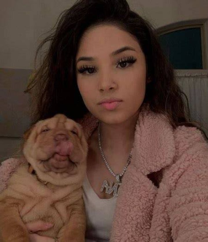 Lina Goldi owns a pet dog