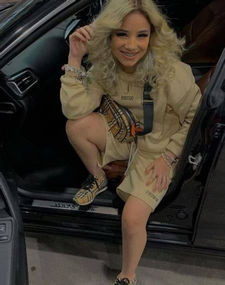 Lina Goldi wants to own a white Maserati